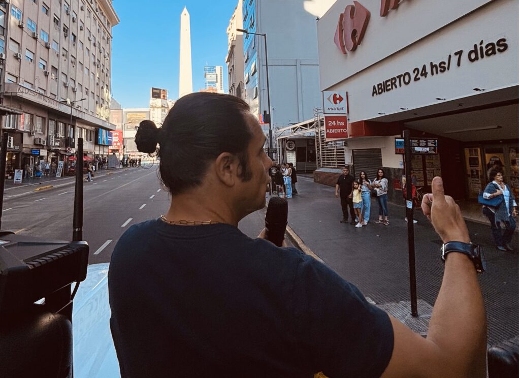 Peretta sigue de campaña: organizó una caravana por la ciudad y pidió "votar por los partidos chicos"