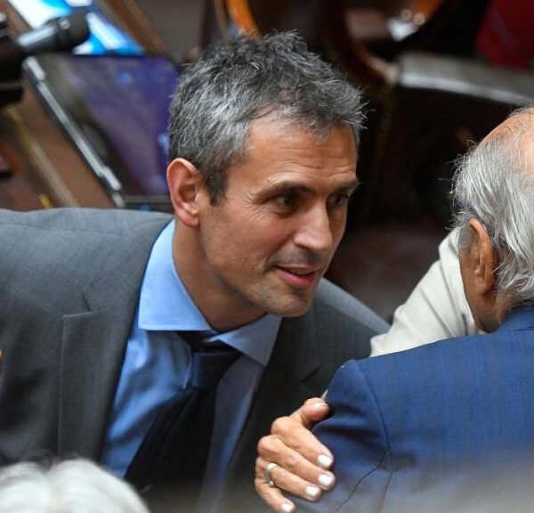 Un socio de Martín Menem tomó el control de facto de la intervención de la Obra Social de los Peones Rurales y hasta recibe a los proveedores en sus oficinas particulares