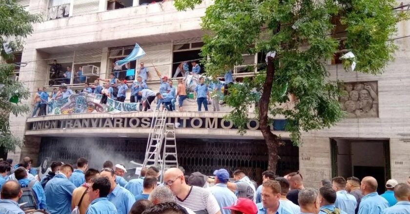 ¿Quién es Miguel Bustinduy, el dirigente que fracturó la UTA y que, empujado por DOTA, expuso la debilidad de Roberto Fernández?