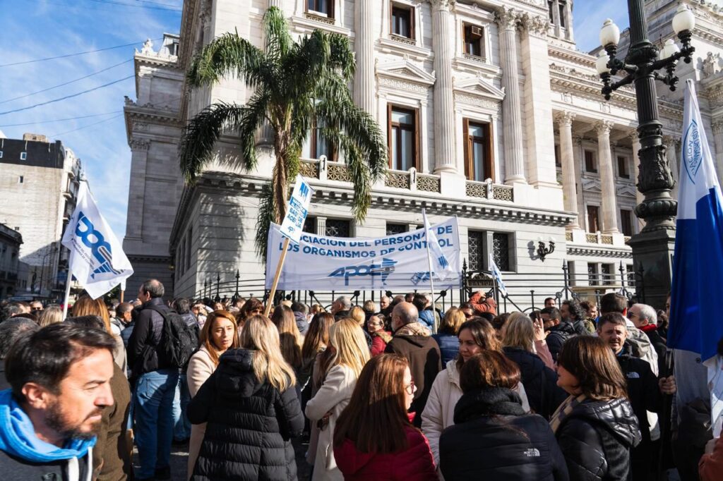 APOC marchó al Congreso de la Nación para que se designen a los auditores: "La AGN un barco a la deriva"