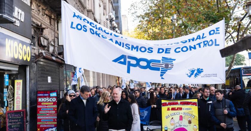APOC marchó al Congreso de la Nación para que se designen a los auditores: «La AGN un barco a la deriva»