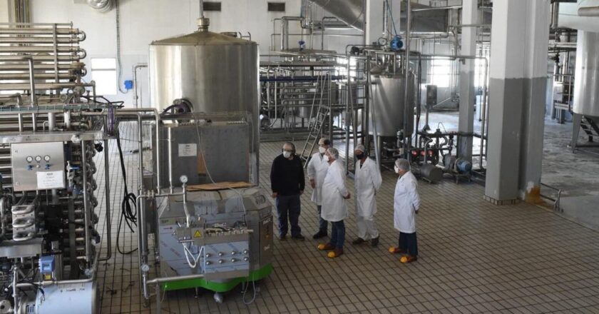 La láctea ARSA que produce para SanCor suspende su producción por 30 días y deja en pausa a más de 240 trabajadores