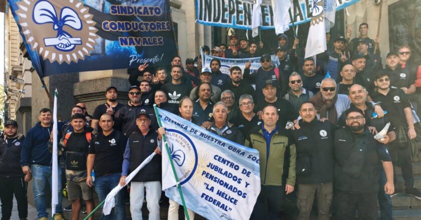 Con una multitudinaria marcha en Rosario y protestas en Santa Fe, los gremios navales llamaron a defender la Marina Mercante