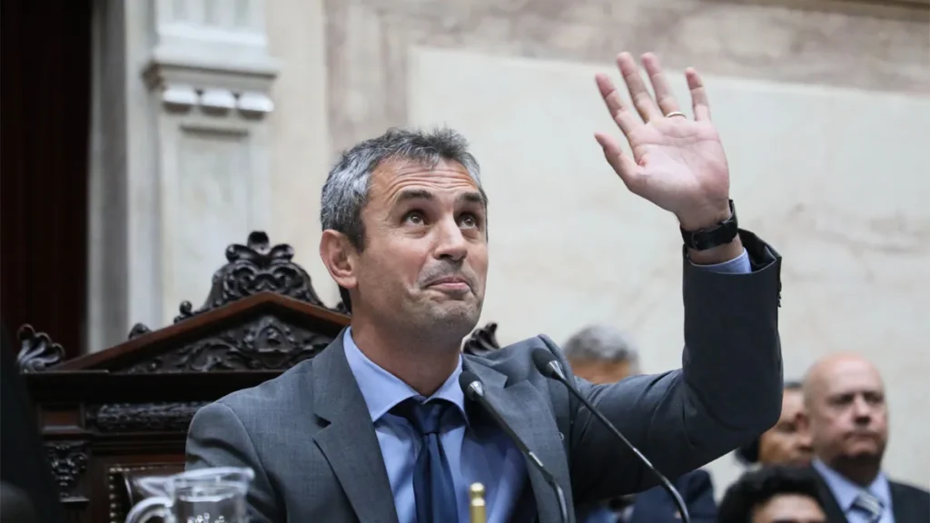 Un socio de Martín Menem tomó el control de facto de la intervención de la Obra Social de los Peones Rurales y hasta recibe a los proveedores en sus oficinas particulares