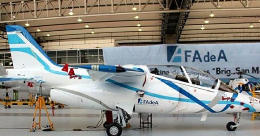 El Gobierno propone suspender al personal de la fábrica de aviones FAdeA por 6 meses y pagarles el 50% de los salarios