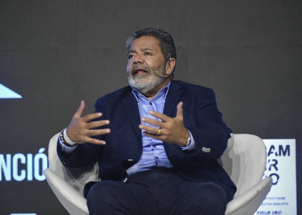 Los libertarios siguen pisando las paritarias: la UOCRA acordó subas del 2% para enero y del 1,8% en febrero