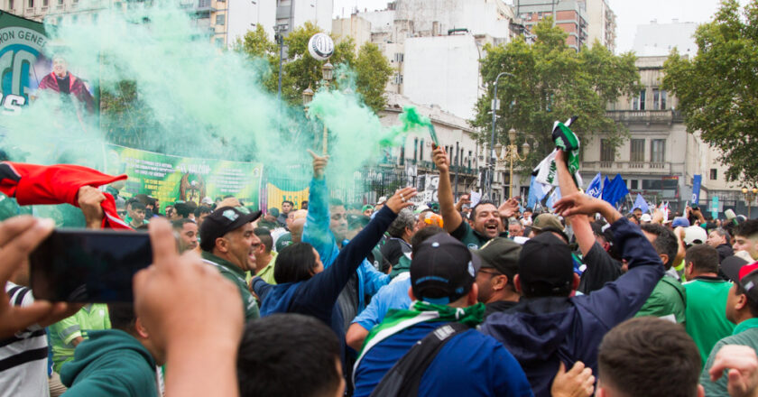 Convulsión gremial por el intento del Gobierno de eliminar el derecho de huelga, ya hay pedido de reunión en CGT para presentar una salida conjunta