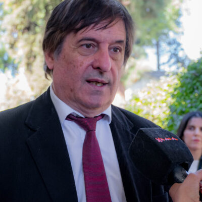 Mientras el sueldo de los científicos cae frente a la inflación hace 23 meses, el presidente del CONICET canceló una deuda millonaria en apenas días