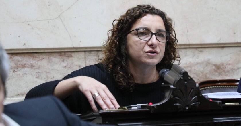 La diputada Vanina Biasi propuso anular una resolución del gobierno que avanza sobre la organización sindical en el Estado