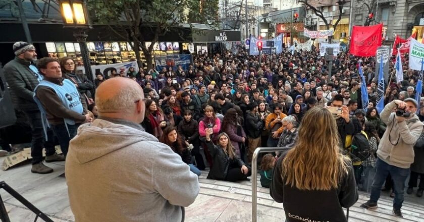 Gremios de docentes universitarios llaman a no iniciar las clases en el segundo cuatrimestre por el atraso salarial del Gobierno