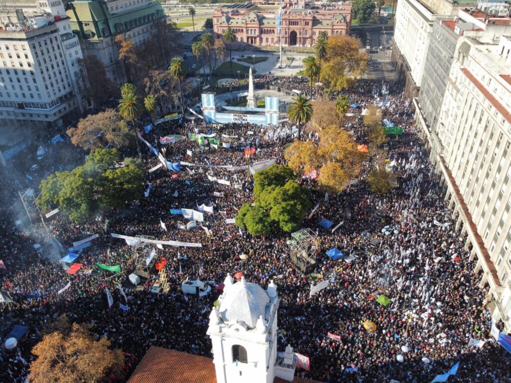 Las idas y vueltas por la marcha profundizó la grieta en la CGT y ya hay gremios que buscan un armado para romper la hegemonía de Los Gordos y hablan de "sindicalistas con peluca"