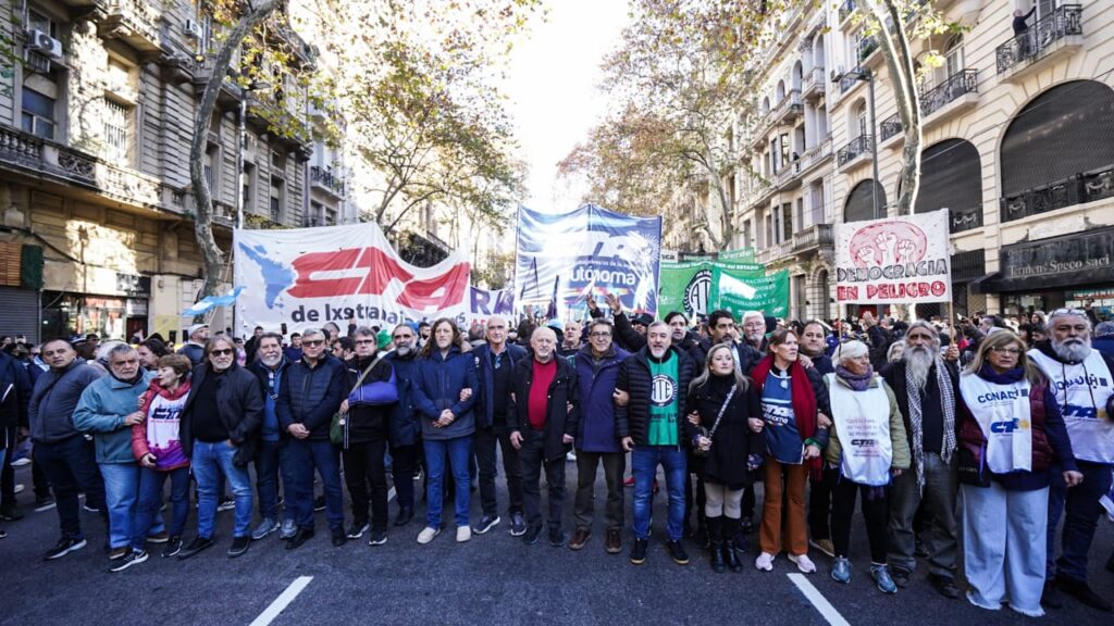 Las dos CTA marcharon en unidad en apoyo a CFK: "Es muy importante la capacidad de movilización de nuestro pueblo para defender la democracia"
