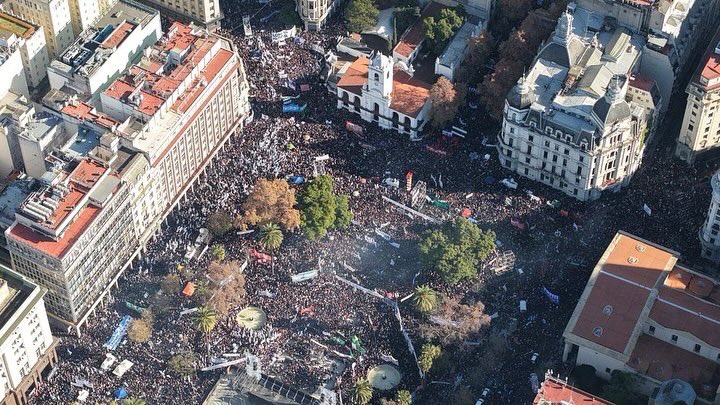 Tras la multitudinaria movilización, Aguiar llamó a reflexionar sobre los desafíos del movimiento obrero: "¿Por qué no pensar en una Central Única de Trabajadores?"