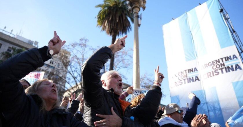 Las idas y vueltas por la marcha profundizó la grieta en la CGT: ya hay gremios que buscan un armado para romper la hegemonía de Los Gordos y hablan de «sindicalistas con peluca»