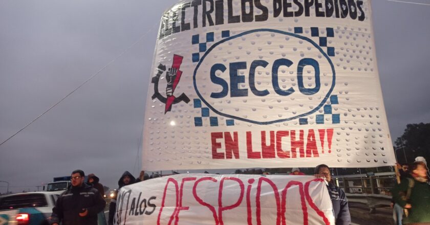 Trabajadores de Industrias Secco cortaron el Camino del Buen Ayre en protesta por despidos