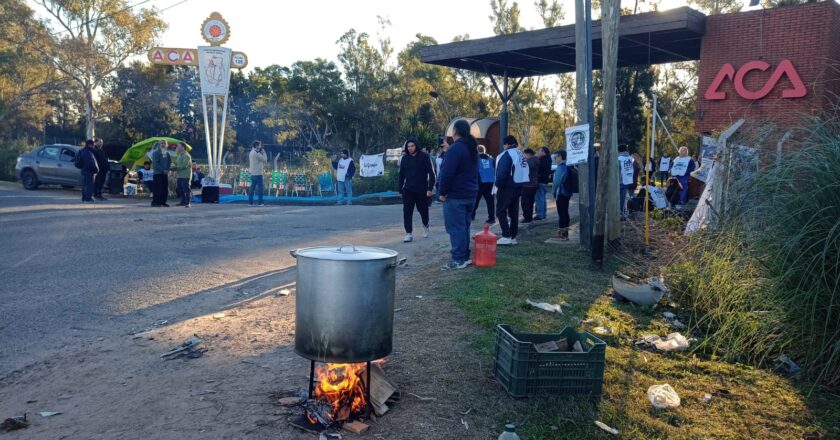 Protesta en tierras de Scioli: organizaciones sociales reclamaron el regreso del Turismo Social y amenazan con acampar en «La Ñata» en verano