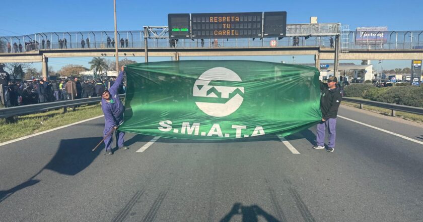Con accesos cortados, el SMATA respalda a Cristina Kirchner y advierte sobre un «retroceso institucional» ante su posible condena