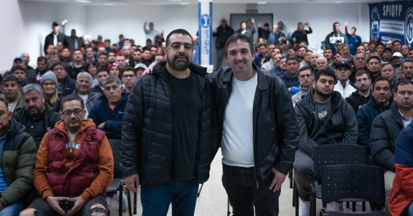 El Sindicato de Químicos y Petroquímicos rindió homenaje a Saúl Ubaldini y reivindicó el rol del sindicalismo en la recuperación democrática