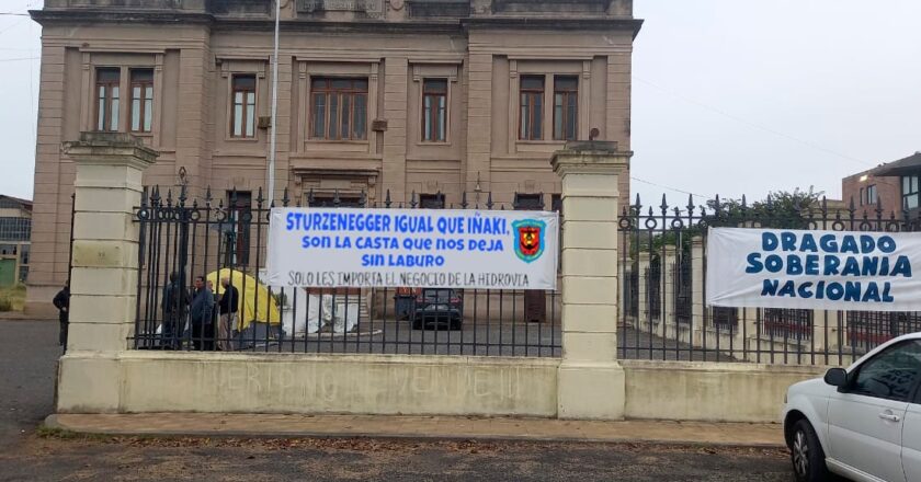 Trabajadores de Dragado y Balizamiento ocupan oficinas de la Agencia de Puertos y Navegación por promesas incumplidas: Exigen respuestas urgentes