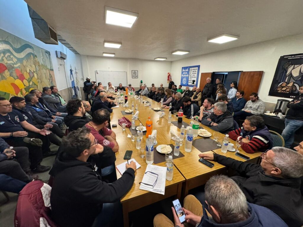 Sin la presencia orgánica de la CGT, gremios de diferentes actividades y organizaciones sociales motorizan un armado multisectorial y planifican una movilización contra las políticas de Milei