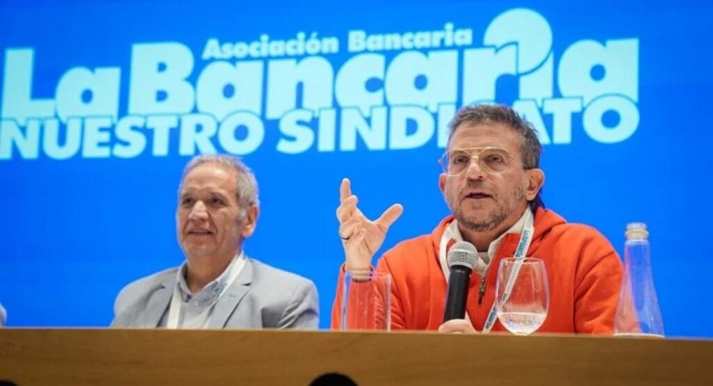 La Bancaria moviliza a la casa central del Santander para protestar contra "la política despidos, achiques y cercenamiento de derechos"