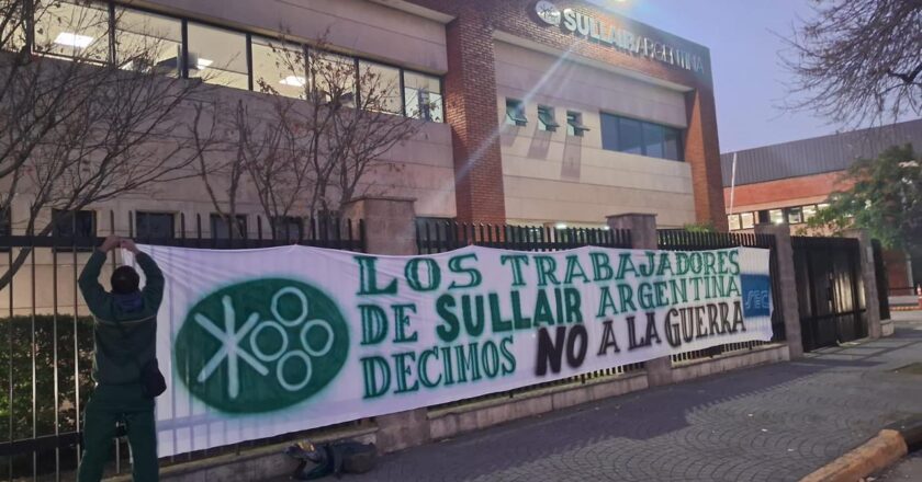Los trabajadores de la empresa del padre del embajador de Milei en EEUU cuestionaron el alineamiento libertario «detrás de los planes guerreristas»