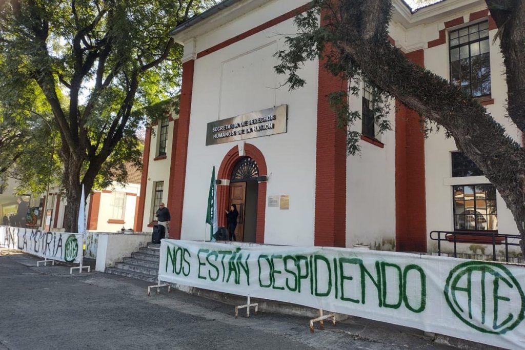 El Gobierno despidió a una abogada de Derechos Humanos, querellante en crímenes de lesa humanidad, y ATE habla de persecución a las políticas de Memoria, Verdad y Justicia