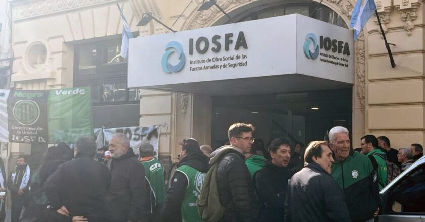 Trabajadores del IOSFA realizaron una jornada de protesta contra el desfinanciamiento de la obra social de las fuerzas armadas y de seguridad