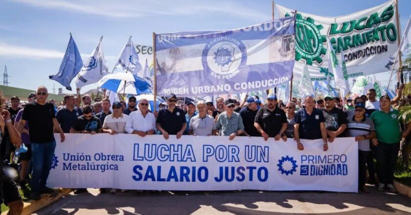 La UOM quedó cerca de lograr un acuerdo salarial por 5 meses, con aumentos porcentuales y sumas fijas, y levantó los paros aunque espera la reacción del Gobierno