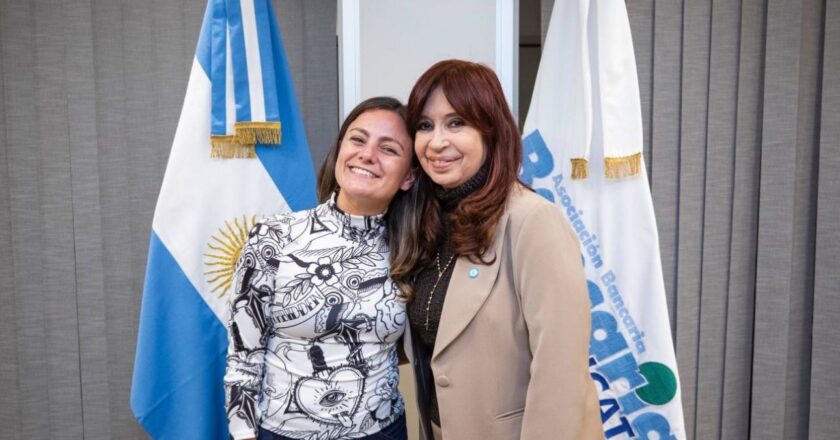 Siley denunció las requisas policiales en la movilización para apoyar a CFK y en defensa de la democracia: «Ya no hay libertad ambulatoria»