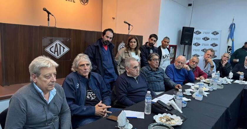 El Frente multisectorial de «Lucha por la Soberanía, el Trabajo Digno y los Salarios Justos» sigue marcando presencia y anunció su adhesión a la movilización de los trabajadores del Hospital Garrahan