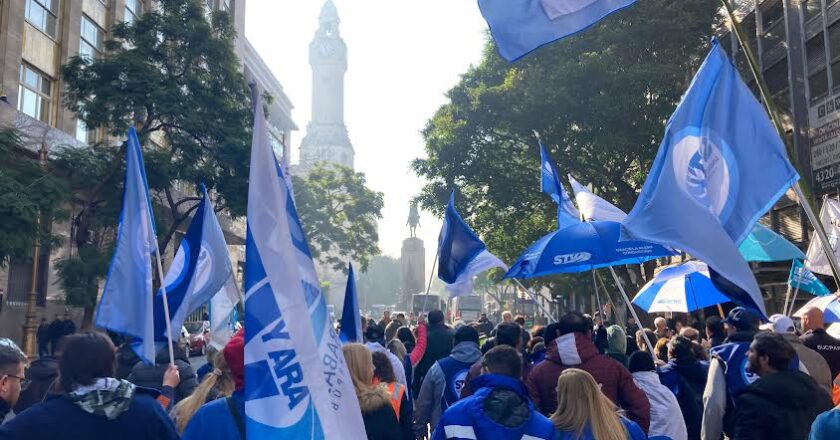 Multitudinaria marcha de trabajadores contra el cierre de Vialidad Nacional: «Esta pelea se la vamos a ganar como sea»