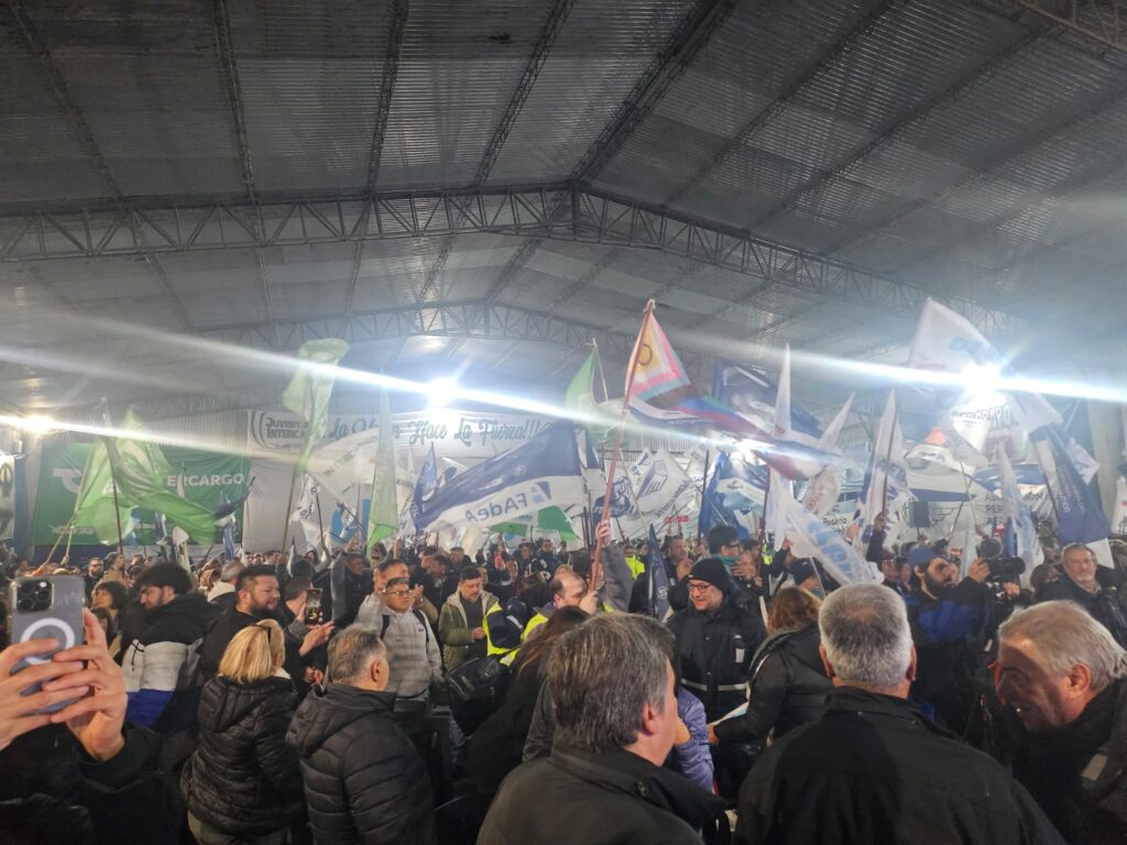 Con un guiño de Kicillof y en medio de una poderosa alianza en el sector, el gremio de aeronáuticos APA se encamina a renovar autoridades
