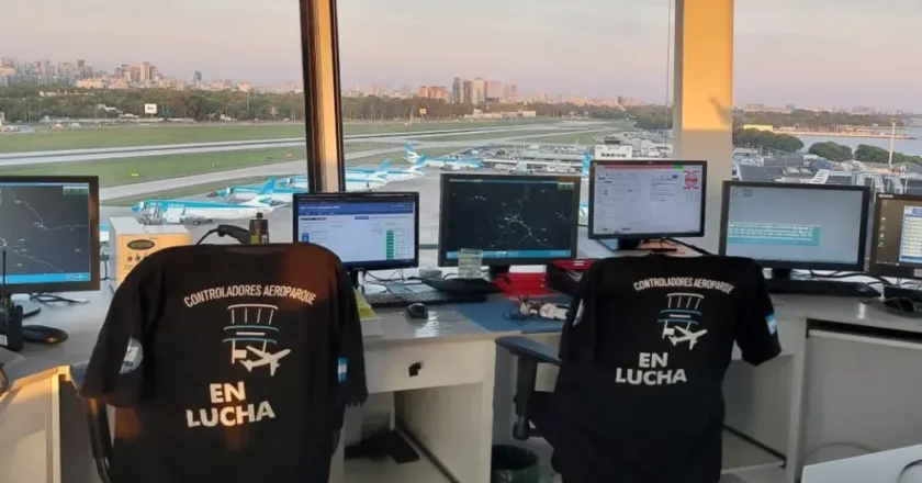 Los controladores aéreos lanzaron un cronograma de paros por reclamo salarial y amenazan con jaquear los vuelos en las vacaciones de invierno