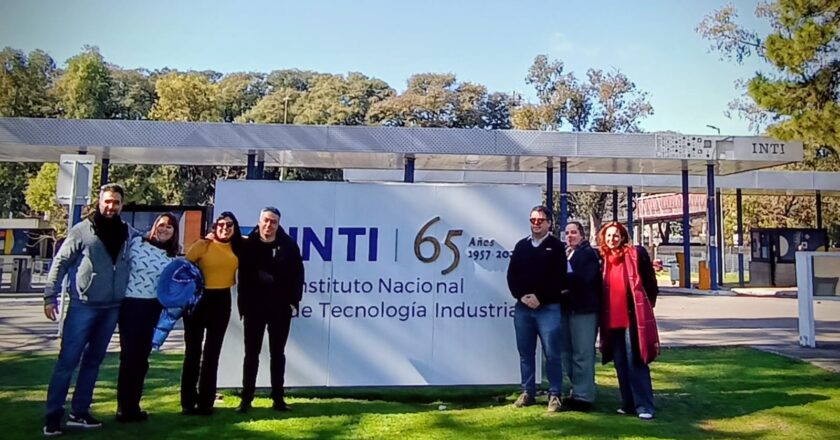El diputado Esteban Paulón visitó el INTI y respaldó el proyecto para derogar el decreto que limita sus funciones