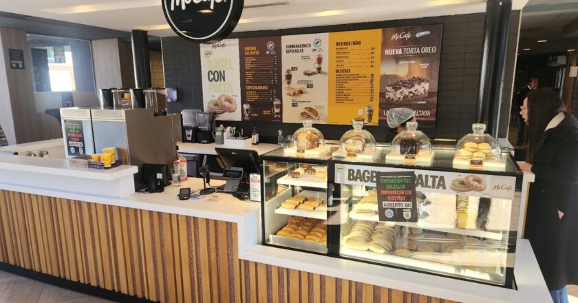Pasteleros reclaman aumento de salarios a Starbucks, McDonald’s y Burger King con protestas en Zona Norte