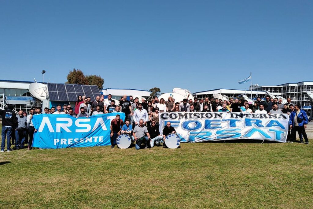 Denuncian que por el "abandono" libertario y los bajos sueldos, en Arsat ya renunciaron 180 técnicos y especialistas