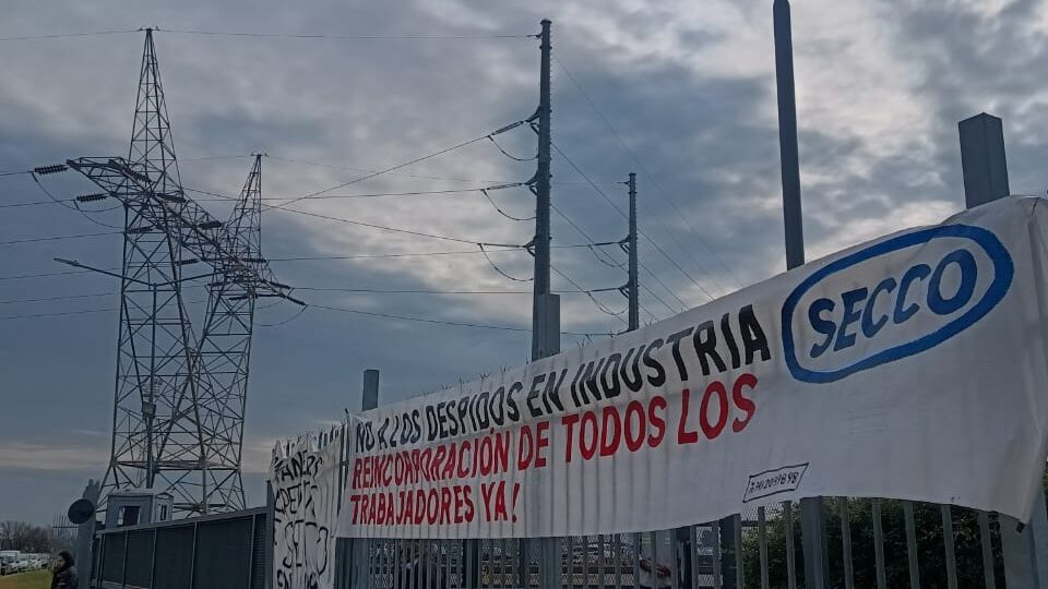 Corte en Rosario por despidos en la empresa Secco: trabajadores denuncian desmantelamiento del área de emergencias eléctricas