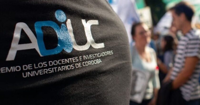 Escala el conflicto universitario y los docentes cordobeses suspenden las mesas de exámenes y ya hablan del no inicio del segundo cuatrimestre