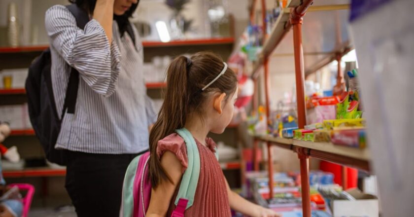 Otra señal de la destrucción de los ingresos: el INDEC reveló que un Salario Mínimo no alcanza ni para cubrir lo mínimo para criar a un hijo