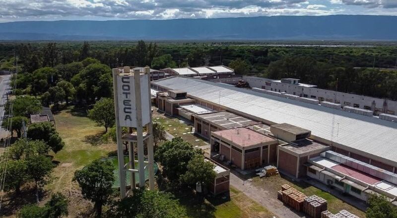 Crisis en el sector textil por las importaciones: suspenden a más de 80 trabajadores de la fábrica Coteca por un mes y temen por despidos