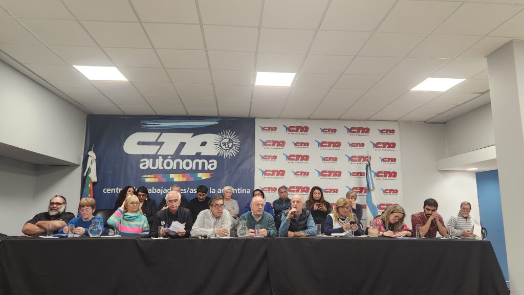 Las CTA juntaron a sus conducciones, propusieron "10 medidas urgentes para otra Argentina" y reclamaron el juicio político a Javier Milei