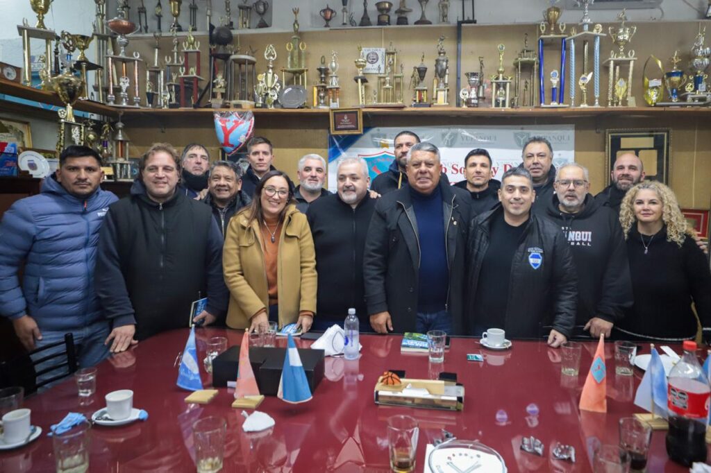 Con el respaldo de CGT, más de 800 dirigentes deportivos se reunieron con "Chiqui" Tapia: "Los clubes no se venden, los clubes se defienden"