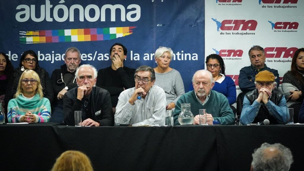 Las CTA juntaron a sus conducciones, propusieron "10 medidas urgentes para otra Argentina" y reclamaron el juicio político a Javier Milei