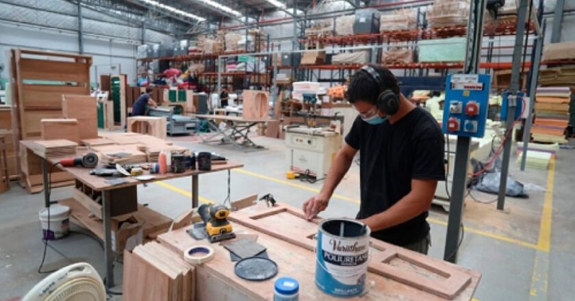 En medio de la destrucción estatal, prorrogan y le dan sobrevida al programa «Puente al empleo»