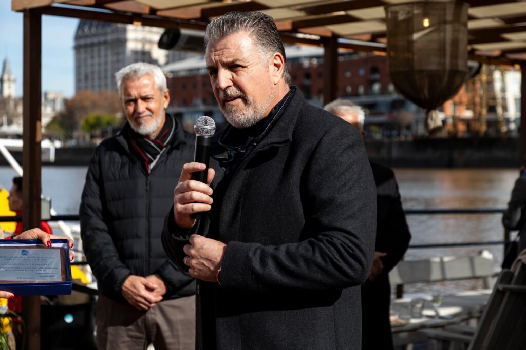 Botaron la lancha ZEYA LP: “Todavía hay esperanza de recuperar la Marina Mercante”
