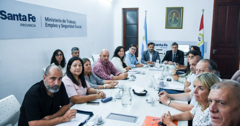 Pullaro convocó a paritarias a estatales y docentes para el martes próximo y en Nación miran de reojo la negociación