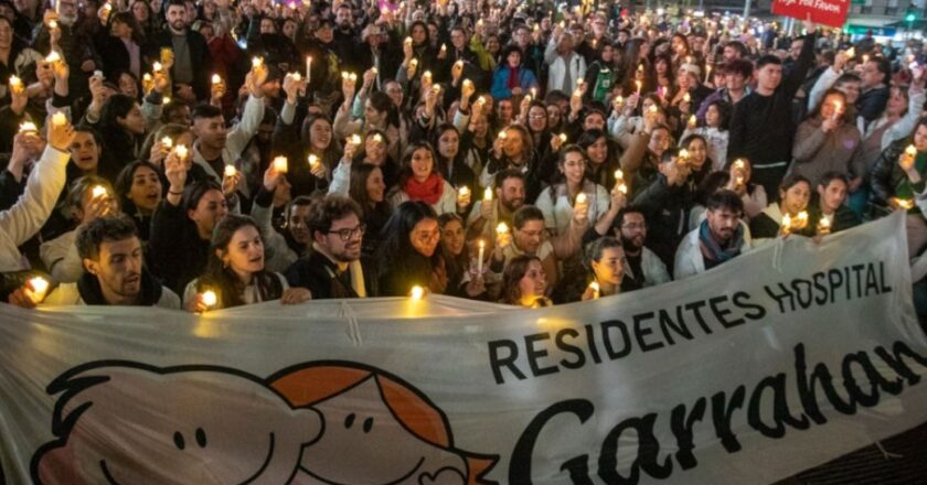 Para sostener el conflicto que ya generó la renuncia de 236 profesionales, realizarán una «Caminata de las Velas» bajo la consigna «el Garrahan no se apaga»