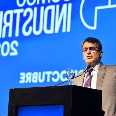 Denuncian que el presidente de la UIA no pagó el aguinaldo en su fábrica de Salta para iniciar un «lock out patronal»