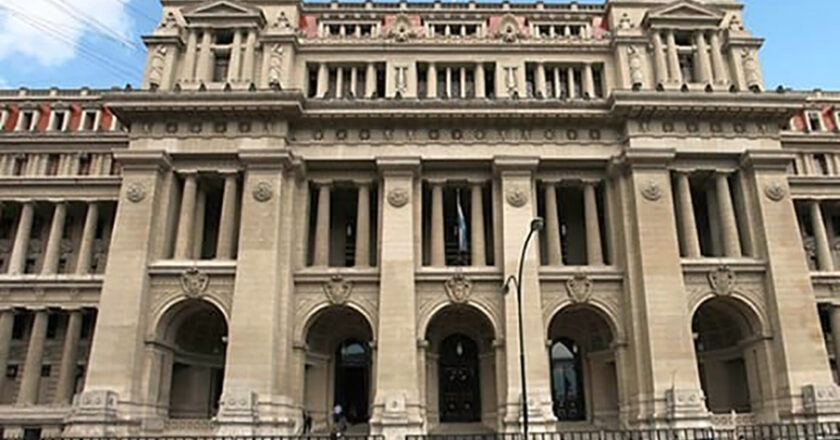 La Corte Suprema revirtió una decisión de la Justicia Laboral y negó que la responsabilidad por el pago de deudas laborales sea extensible a los directivos de una empresa